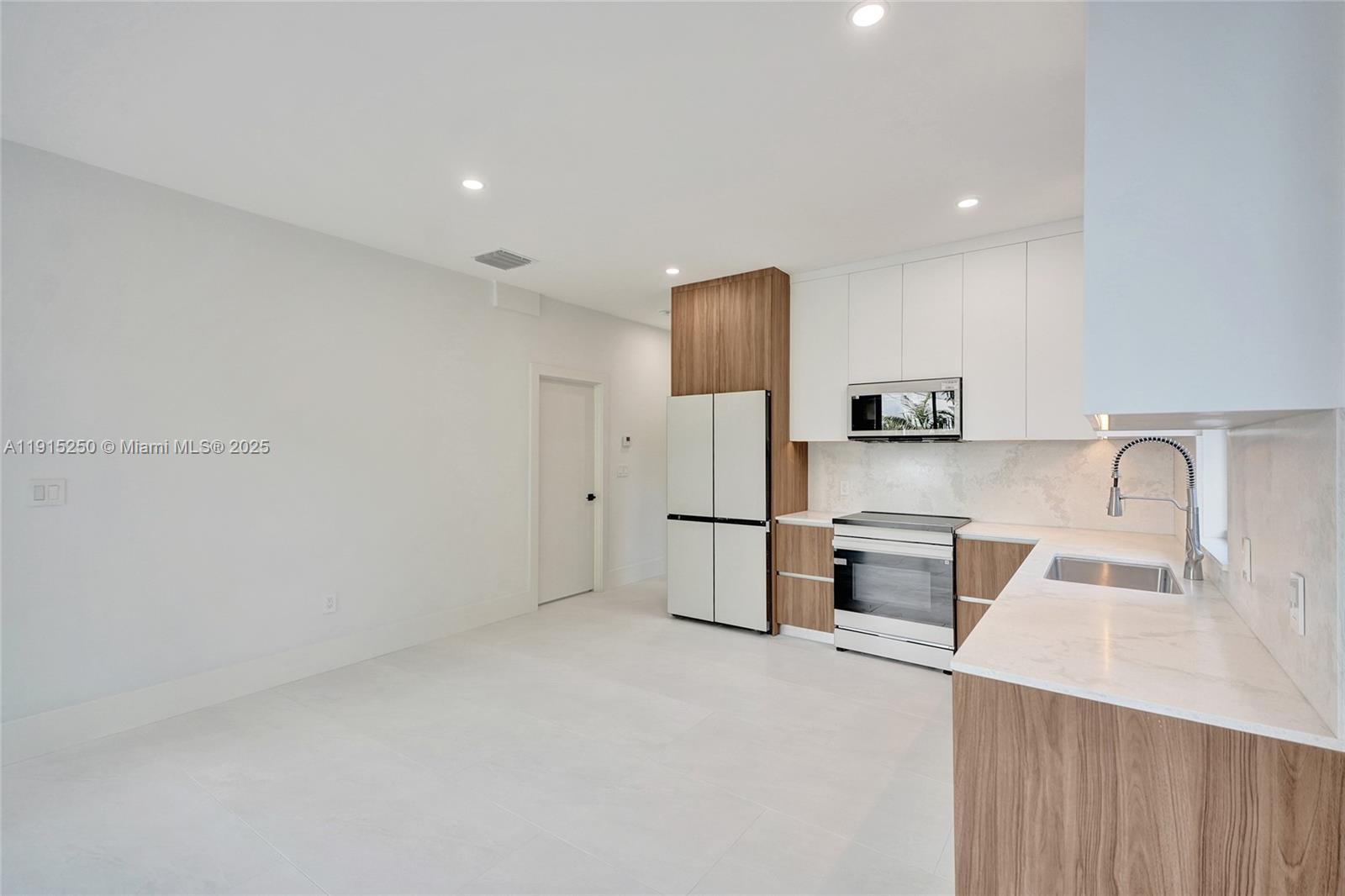 LA PALOMA - Residential Lease