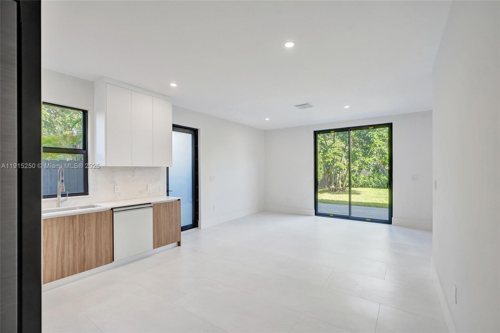 LA PALOMA - Residential Lease