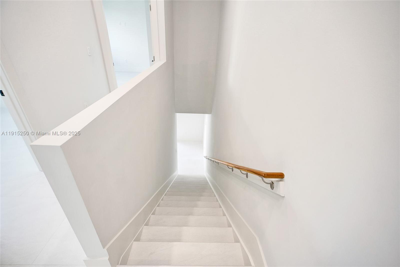 LA PALOMA - Residential Lease