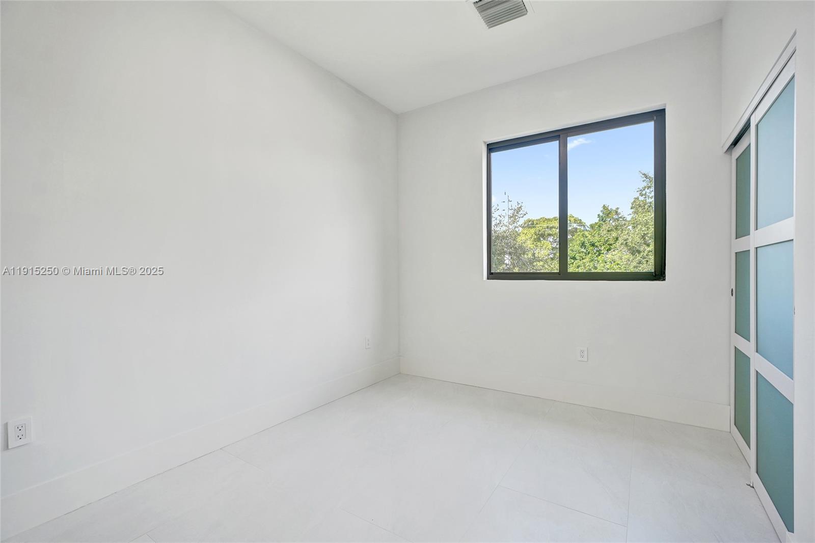 LA PALOMA - Residential Lease