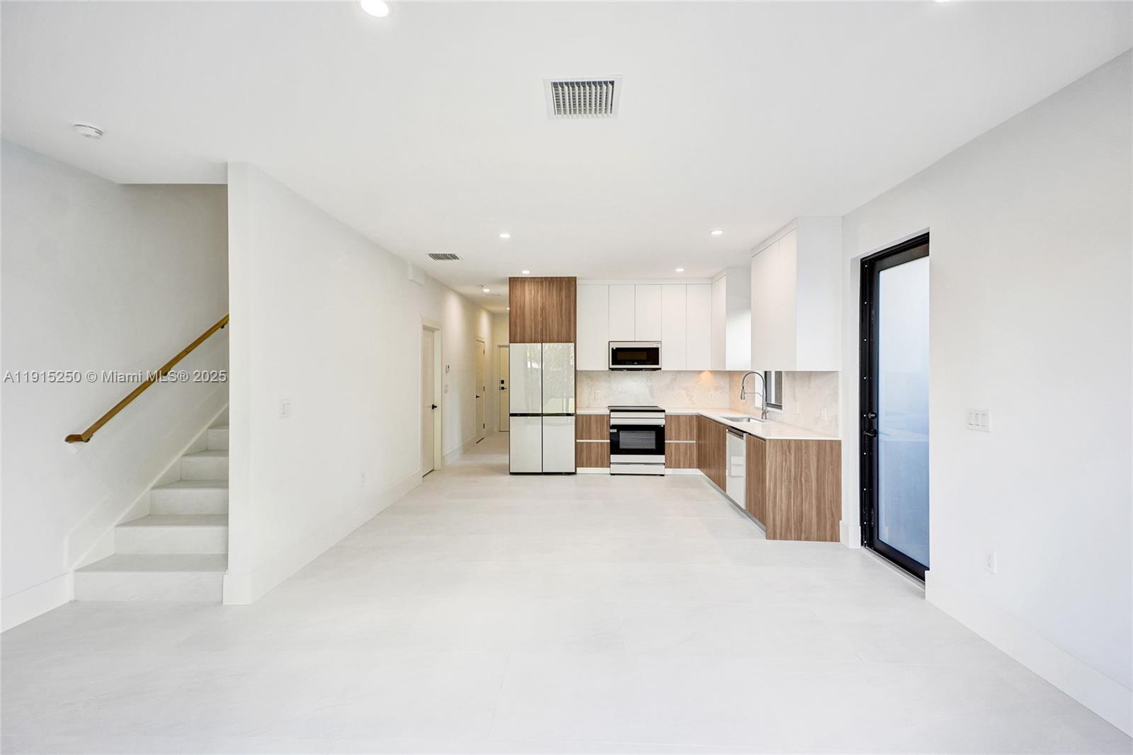 LA PALOMA - Residential Lease