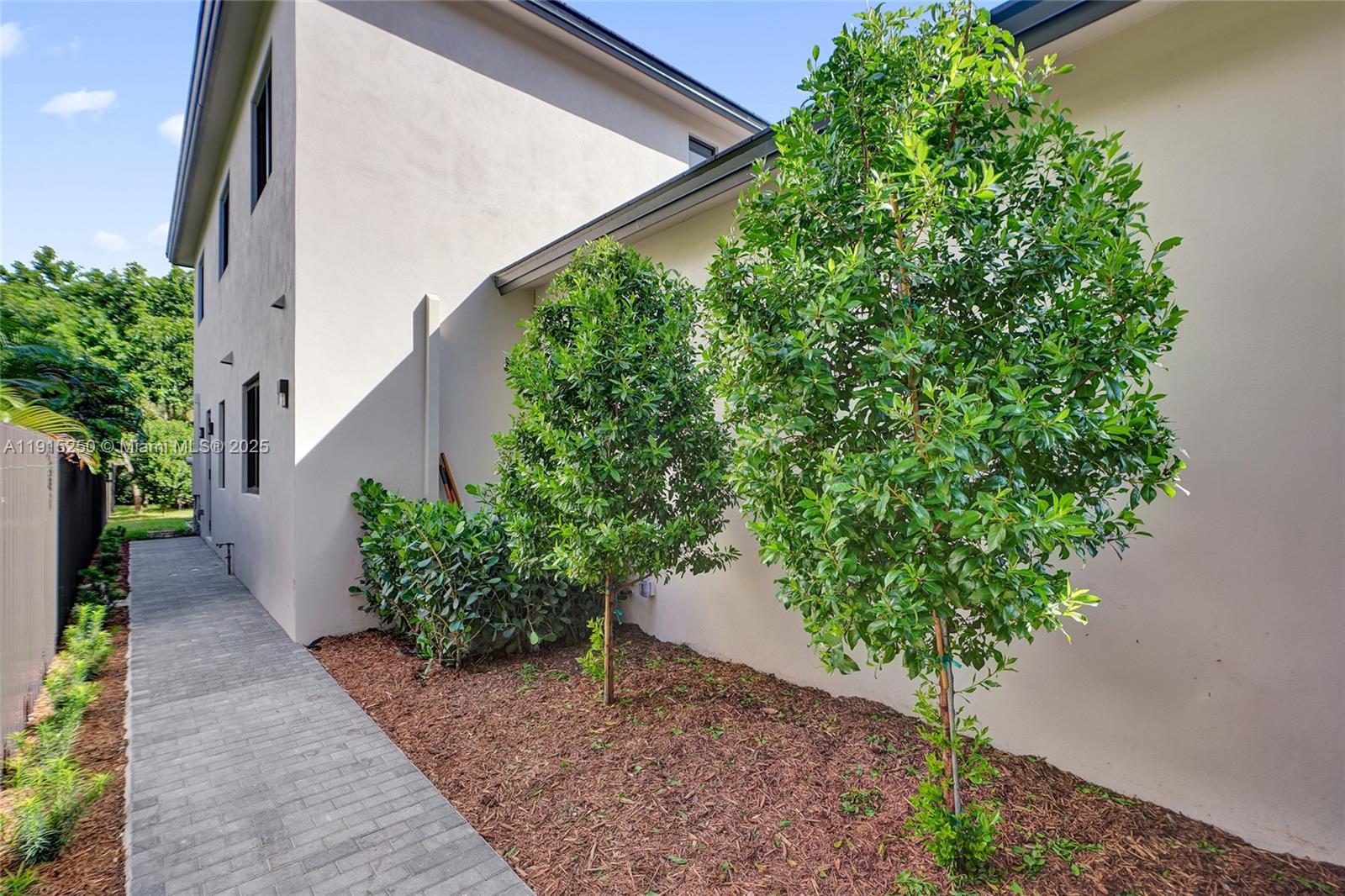 LA PALOMA - Residential Lease