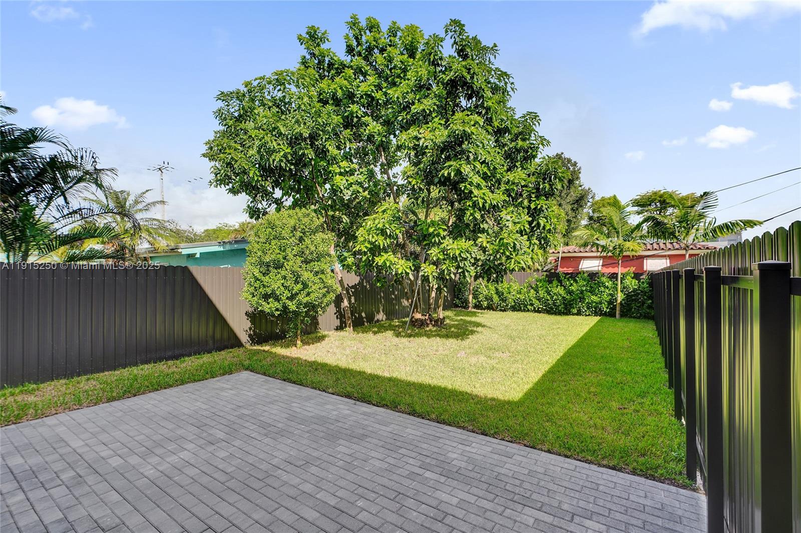 LA PALOMA - Residential Lease