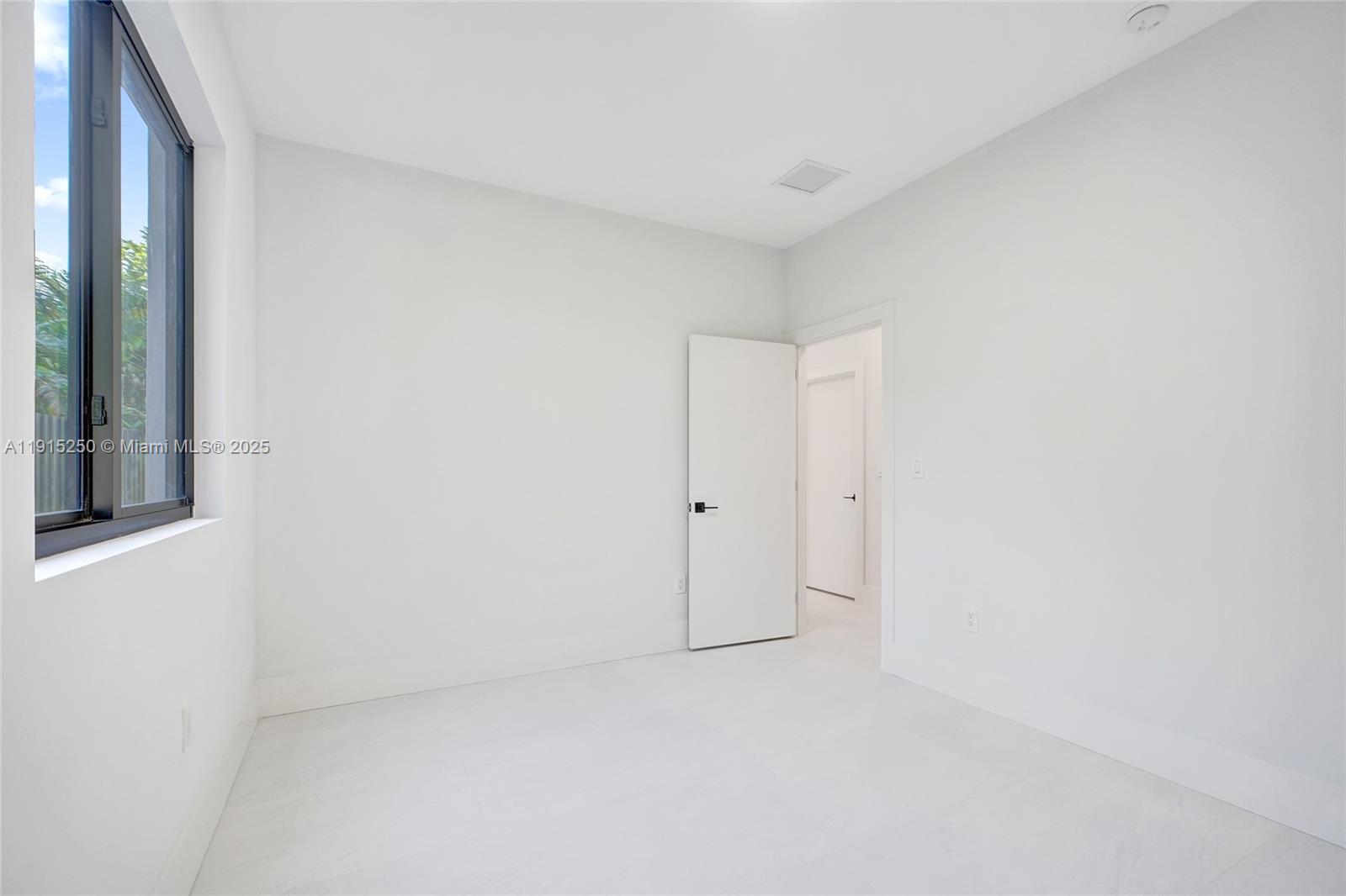 LA PALOMA - Residential Lease