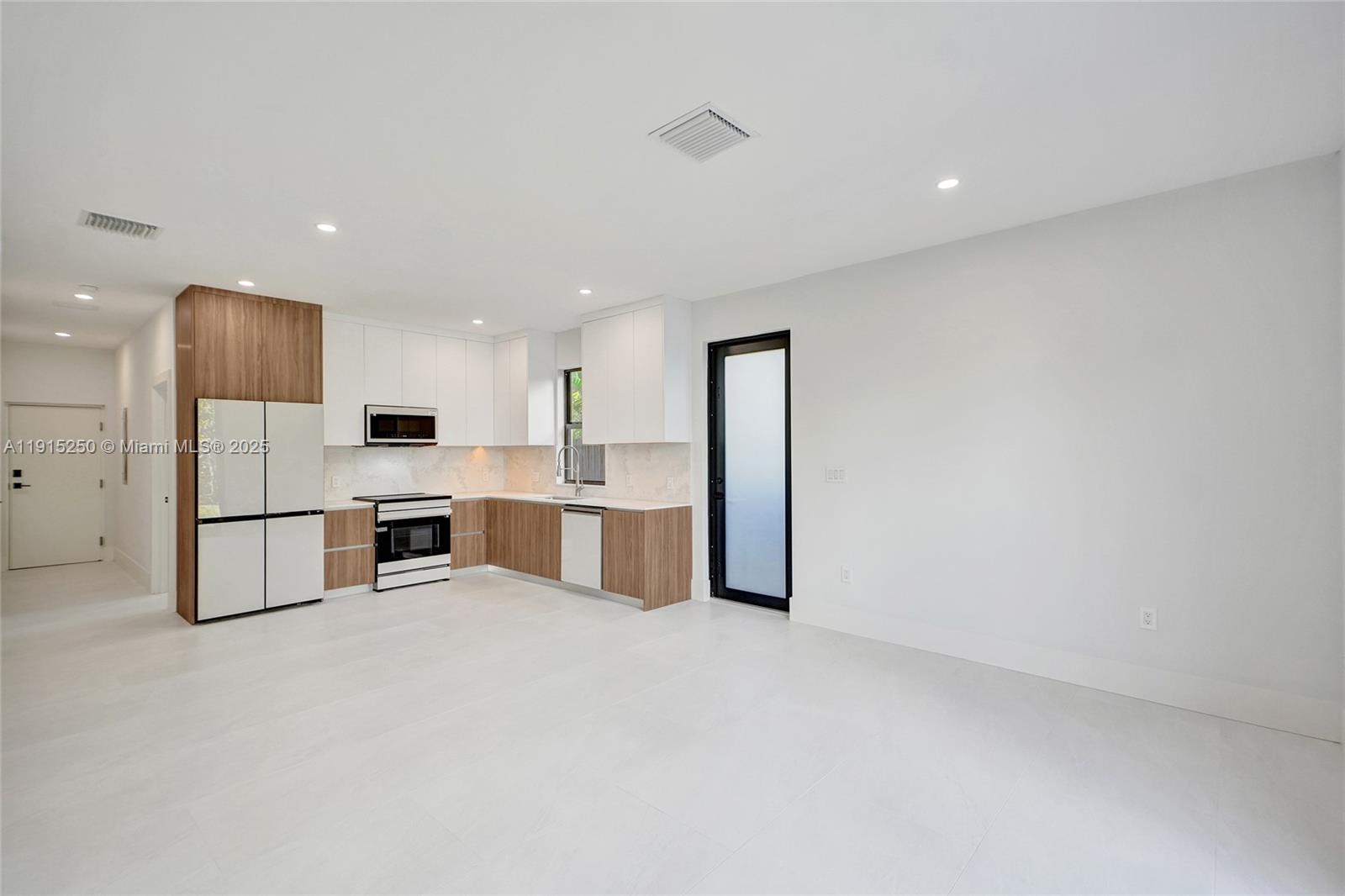 LA PALOMA - Residential Lease