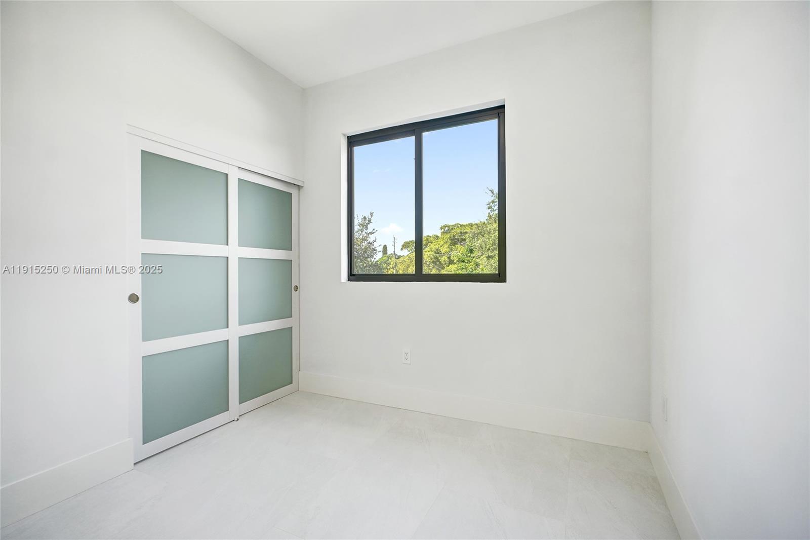 LA PALOMA - Residential Lease