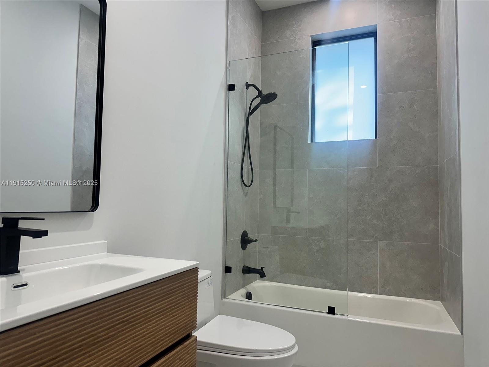 LA PALOMA - Residential Lease