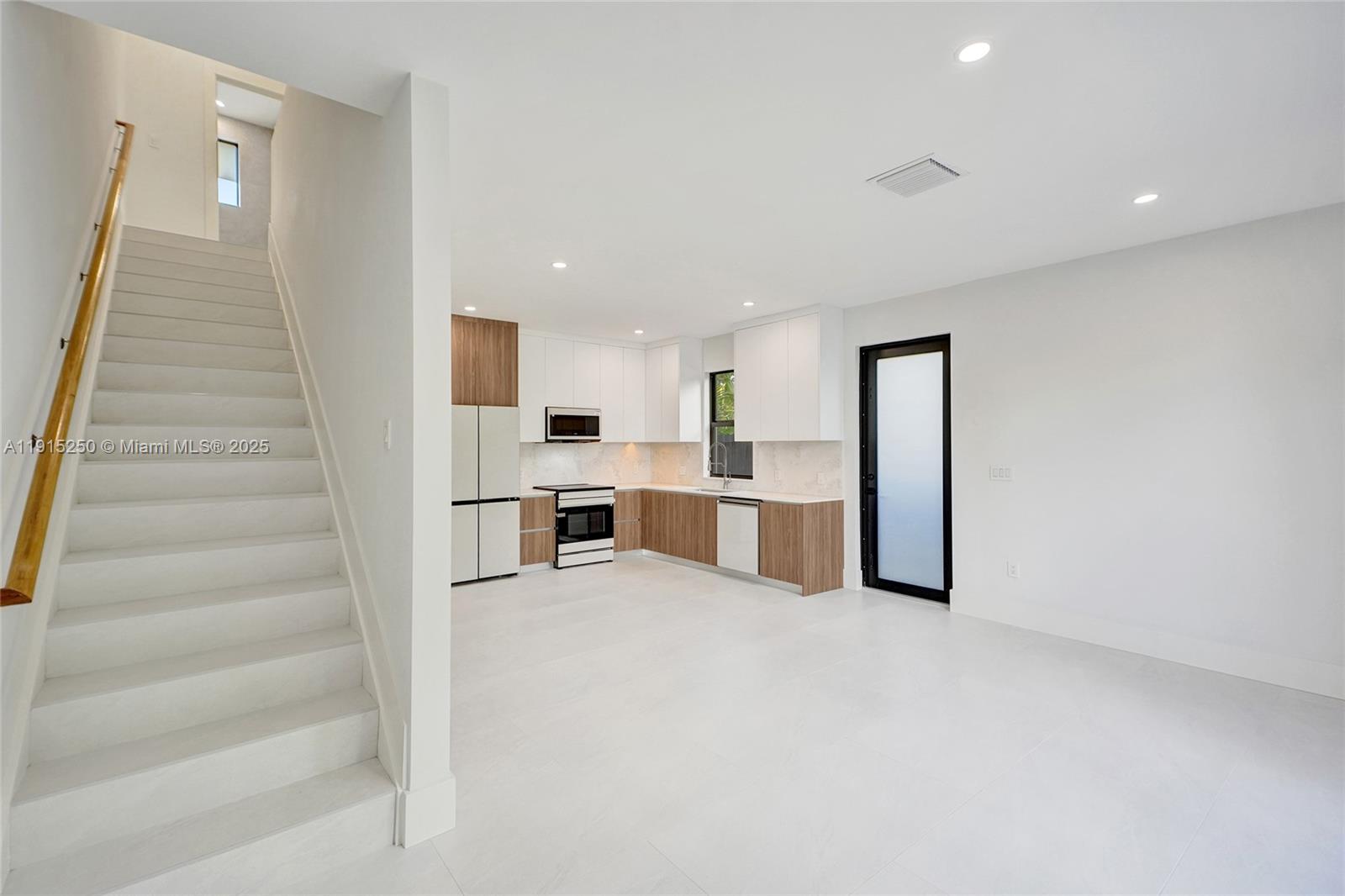 LA PALOMA - Residential Lease