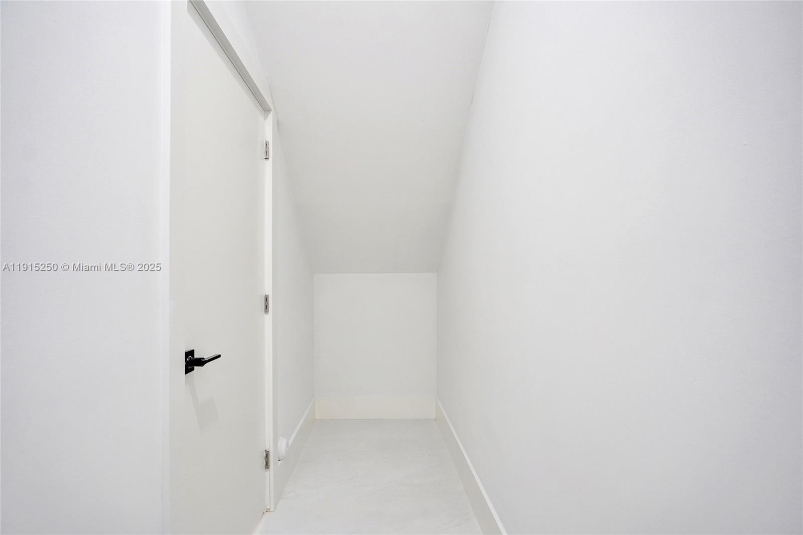 LA PALOMA - Residential Lease