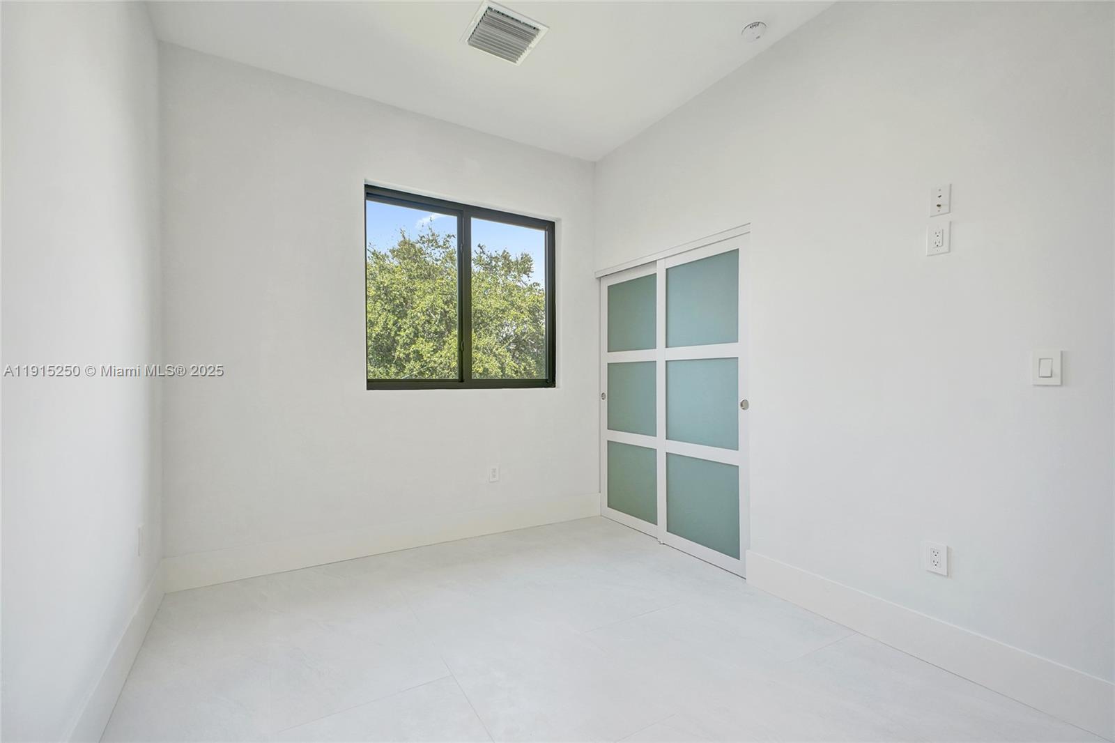 LA PALOMA - Residential Lease