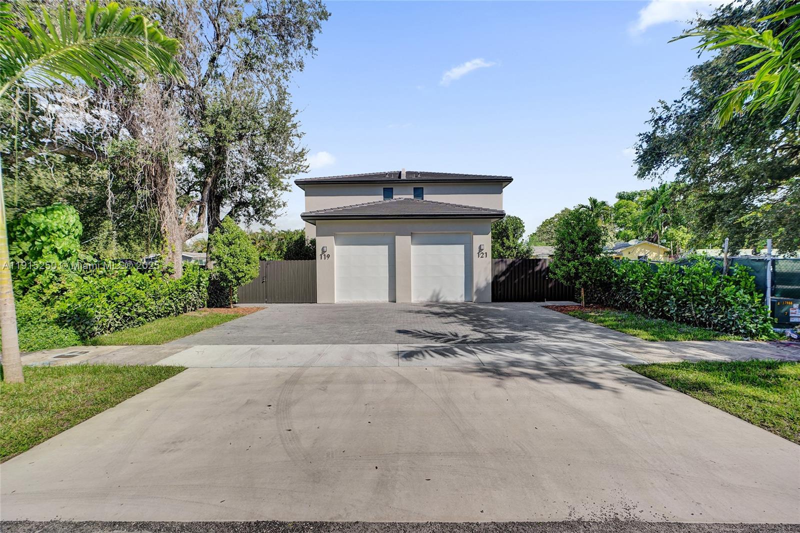 LA PALOMA - Residential Lease