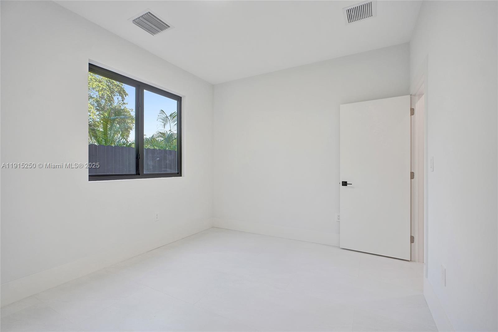 LA PALOMA - Residential Lease