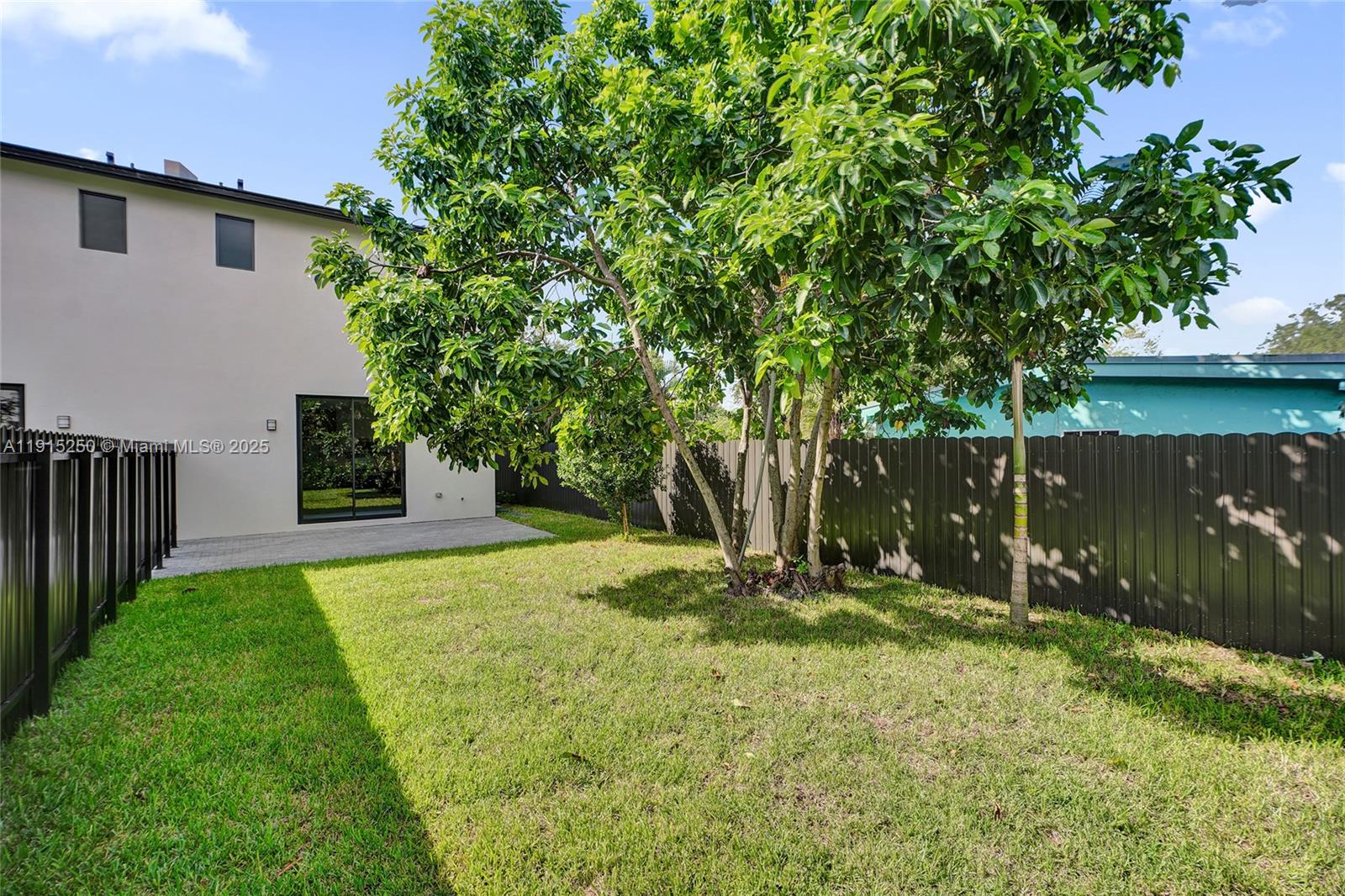 LA PALOMA - Residential Lease