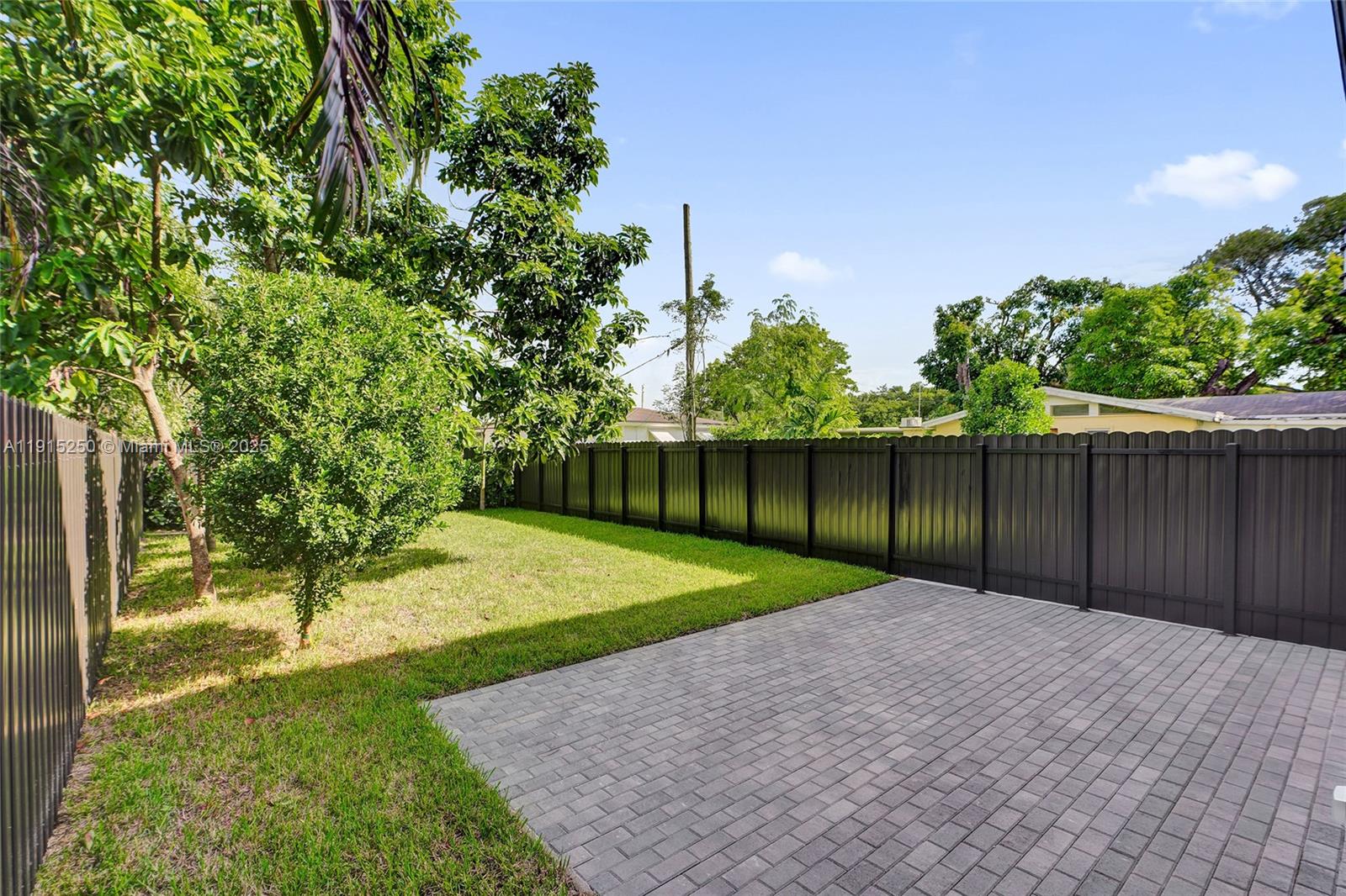 LA PALOMA - Residential Lease