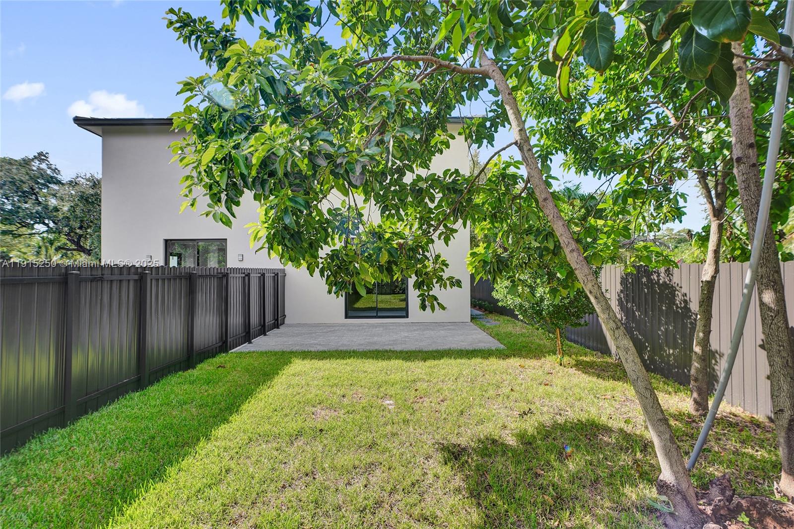 LA PALOMA - Residential Lease