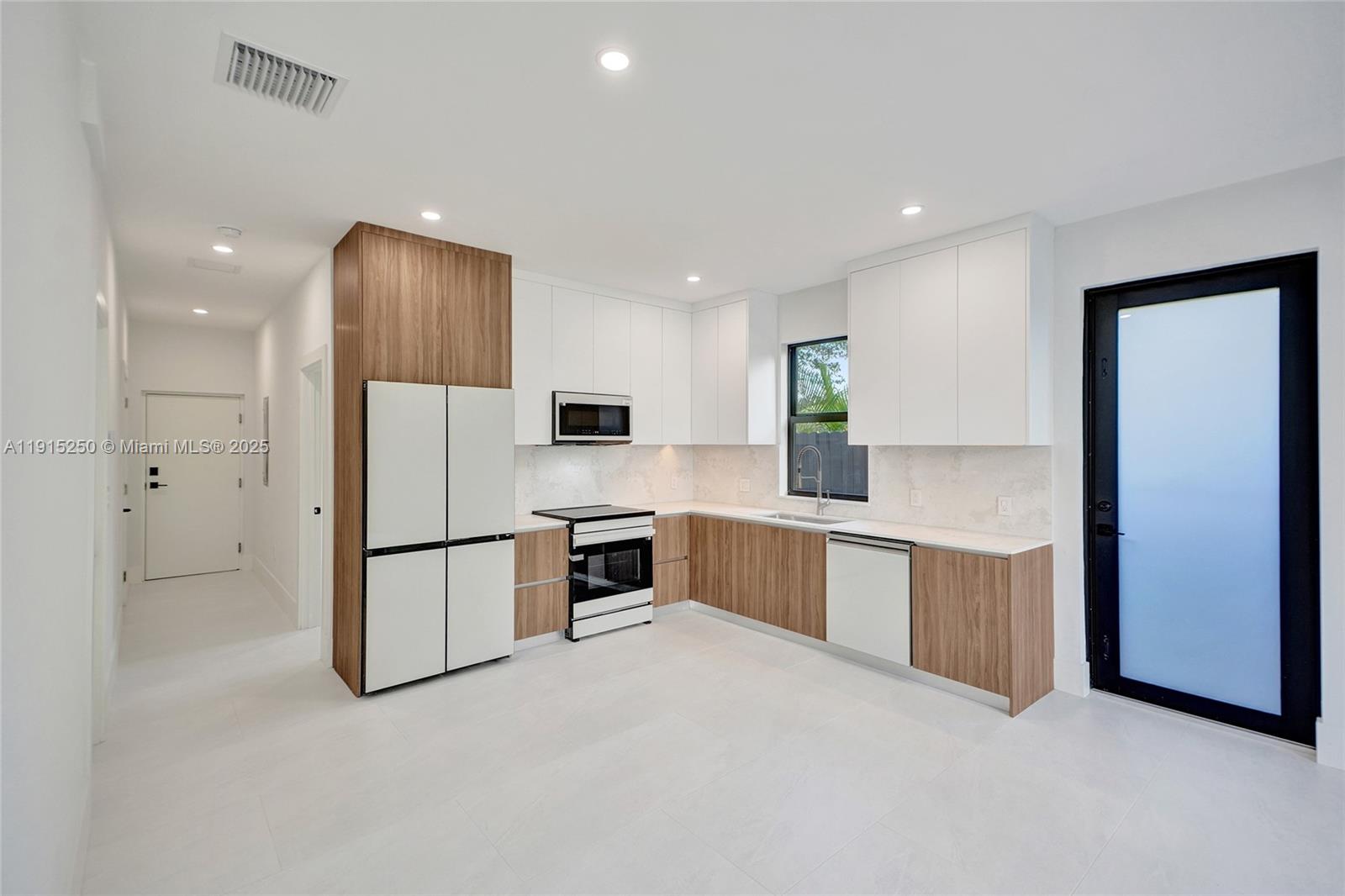 LA PALOMA - Residential Lease