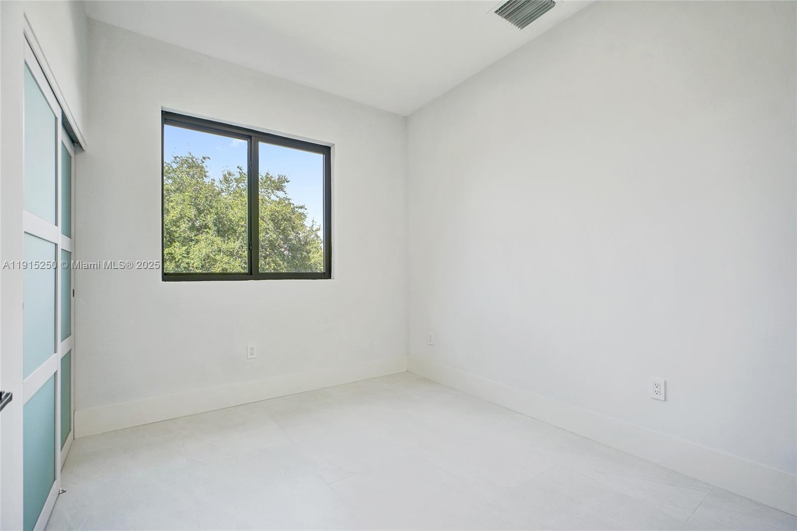 LA PALOMA - Residential Lease