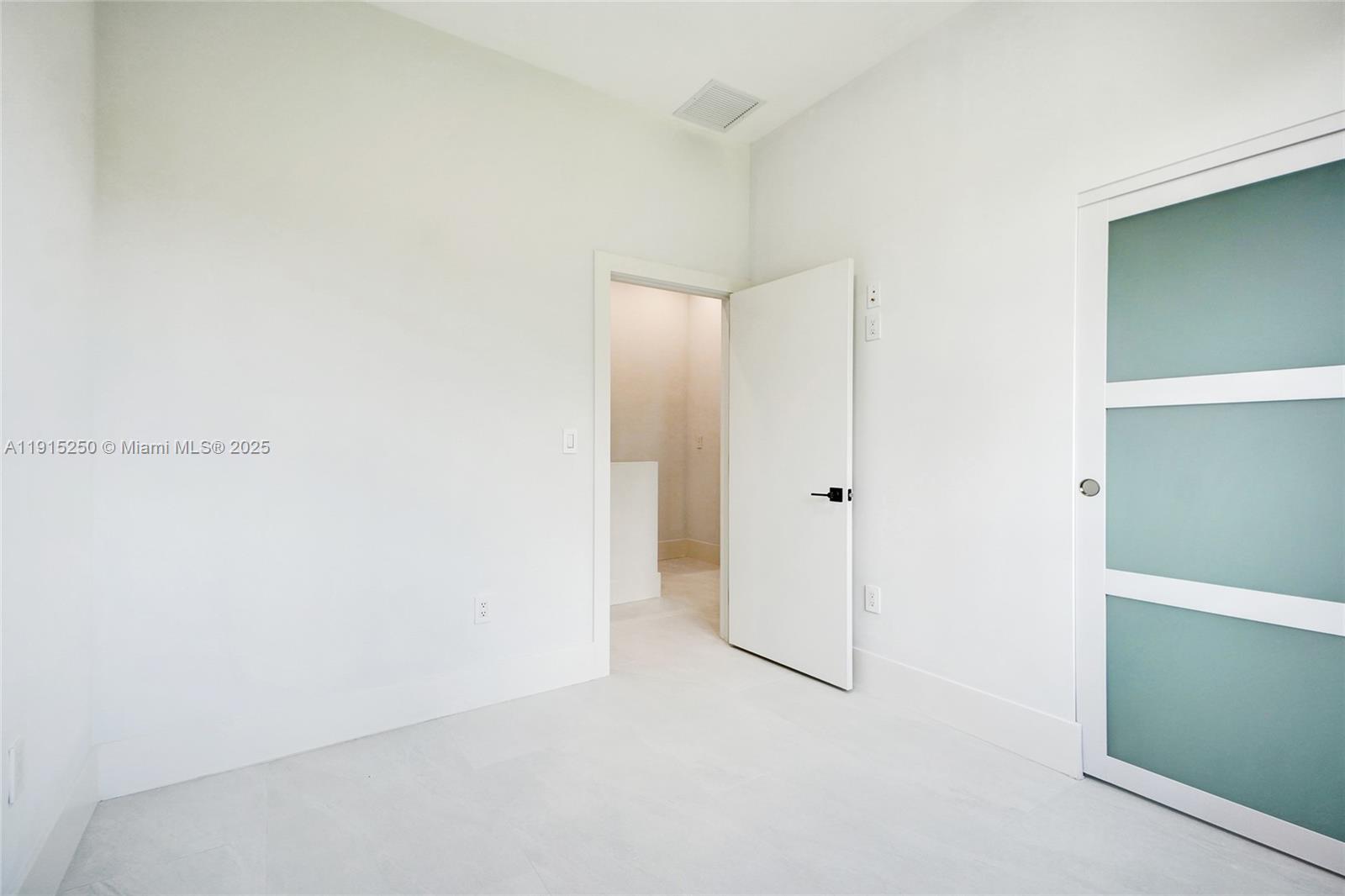 LA PALOMA - Residential Lease