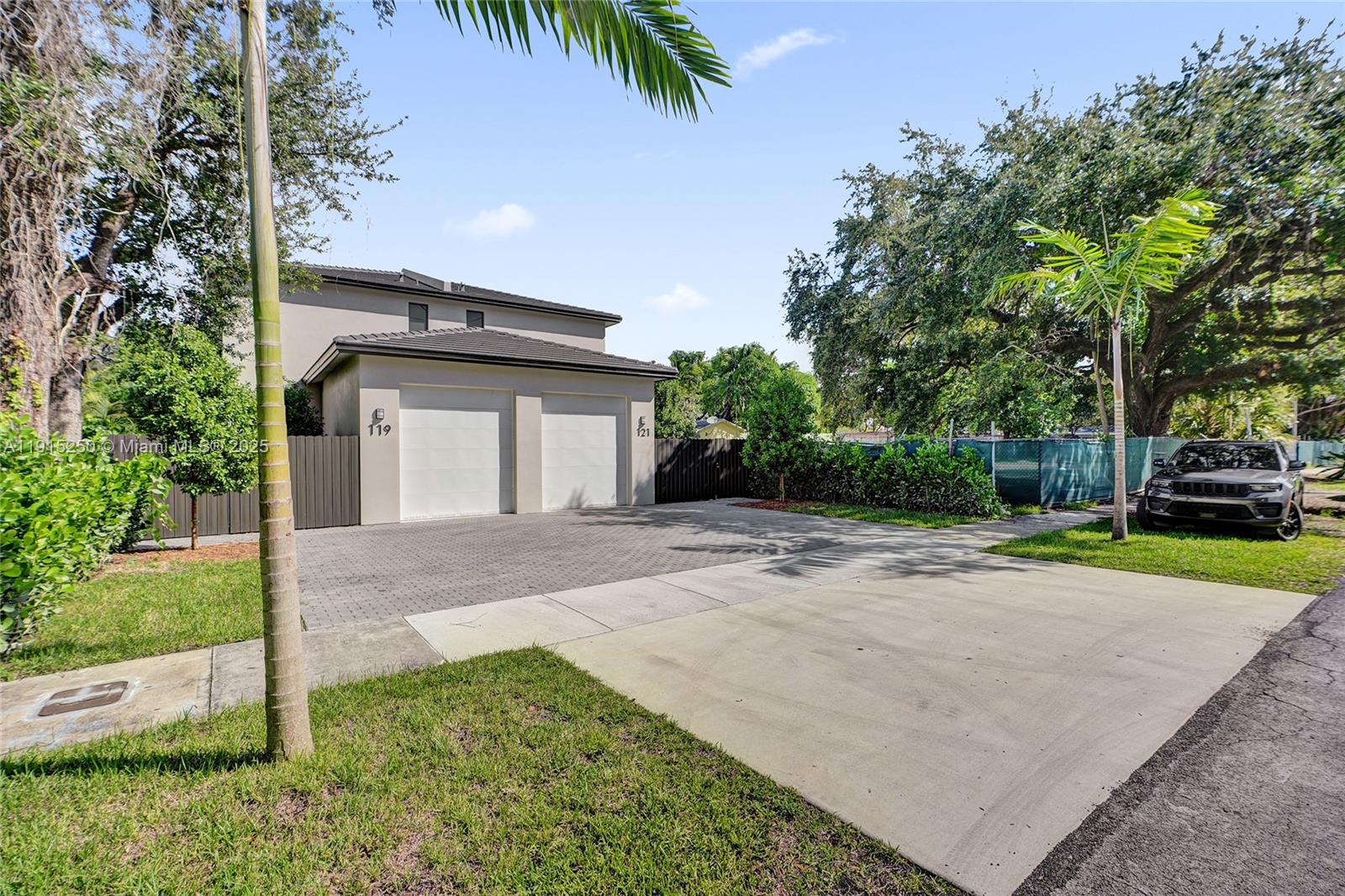 LA PALOMA - Residential Lease