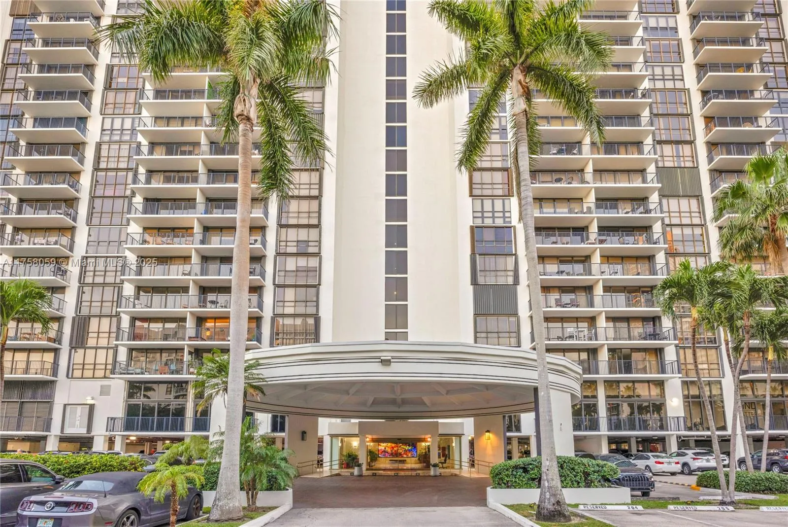 Miami, Florida 33131, United States, 2 Bedrooms Bedrooms, ,2 BathroomsBathrooms,Residential,Active,86103