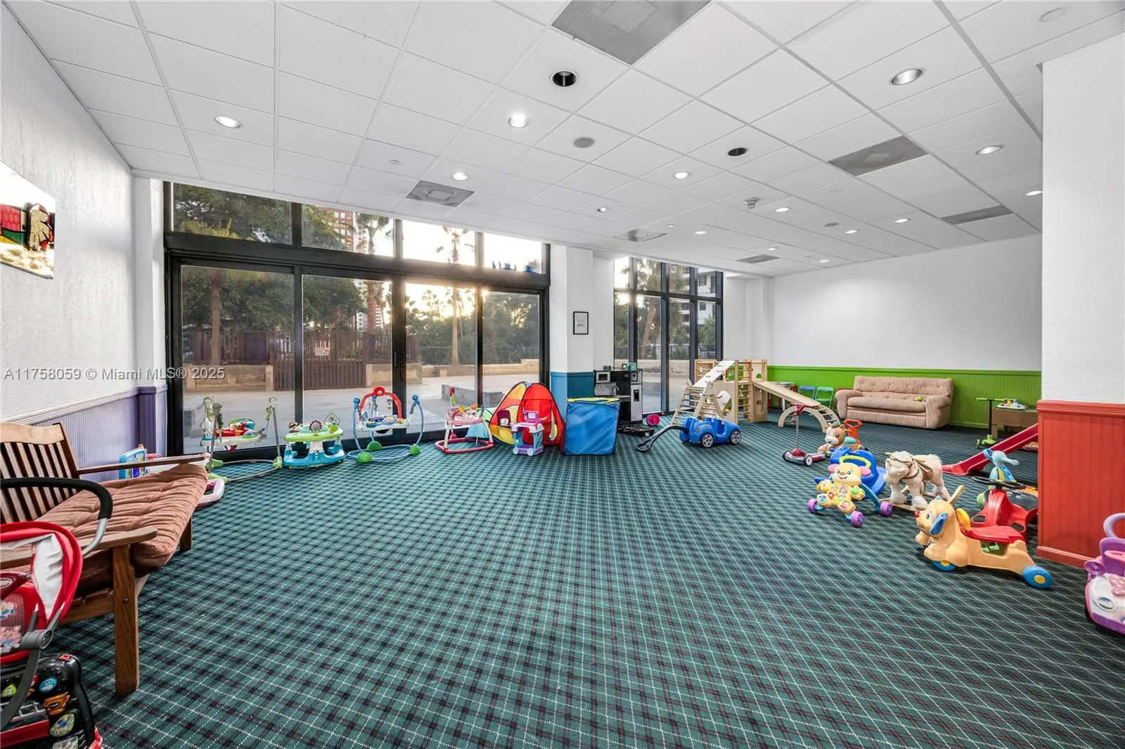 Miami, Florida 33131, United States, 2 Bedrooms Bedrooms, ,2 BathroomsBathrooms,Residential,Active,86103