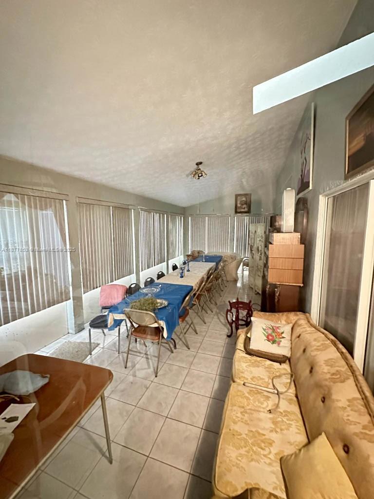 SOUTH BEND LAKE ESTATES U - Residential