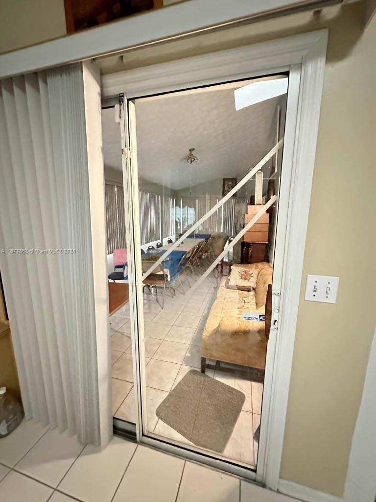 SOUTH BEND LAKE ESTATES U - Residential