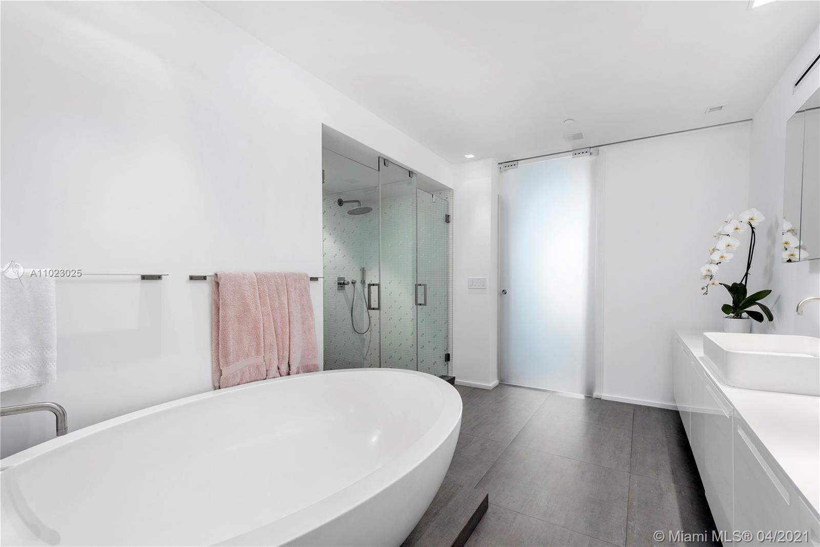 ICON CONDO - Residential