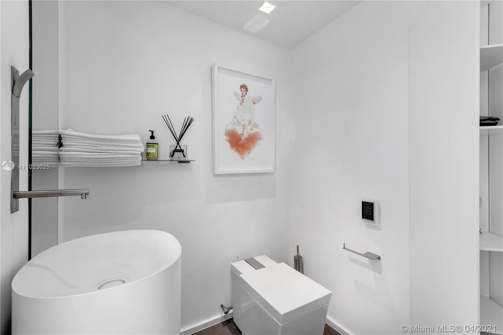 ICON CONDO - Residential