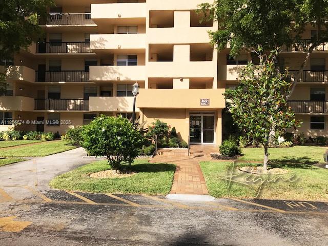 3BED/2BA - UNIT WITH LARGE BALCONY WITH VIEW OF TENNIS COURT - STACKED BEDROOM PLAN - SPACIOUS LIVING/DINING AREA, EAT-IN KITCHEN - LAUNDRY FACILITY ON SAME FLOOR - 24 HOUR GUARD GATED COMMUNITY - ASSOCIATION SAYS 55+ AND REQUIRES $55K VERIFIABLE INCOME WHICH CAN ONLY BE COMBINED BETWEEN HUSBAND AND WIFE - 630 MINIMUM CREDIT SCORE - NO PETS - NEAR SHOPPING - RENT INCLUDES WATER, SEWER, PEST CONTROL, BASIC CABLE, WIFI, AND PARTICIPATION IN THE ENVIRON CULTURAL CENTER OFFERING BOWLING, BILLARDS, EXCERCISE ROOM, TENNIS, AND MUCH MORE! YOU WILL LOVE LIVING HERE! - NEAR SHOPPING, TURNPIKE, SAWGRASS MALL, PUBLIC TRANSPORTATION - ASSIGNED PARKING & STORAGE SPACE. ==SEE BROKER'S REMARKS==