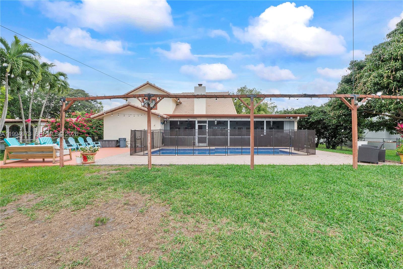 CORAL SPRINGS LAKES - Residential