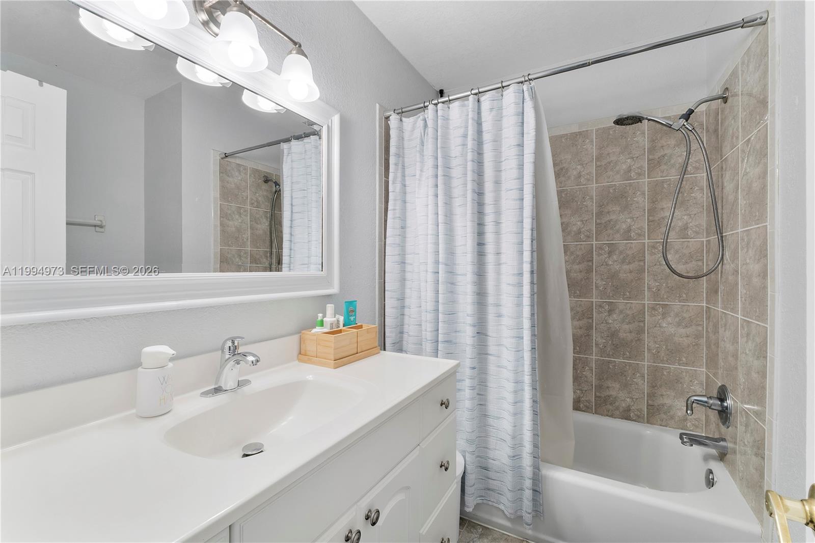 CORAL SPRINGS LAKES - Residential