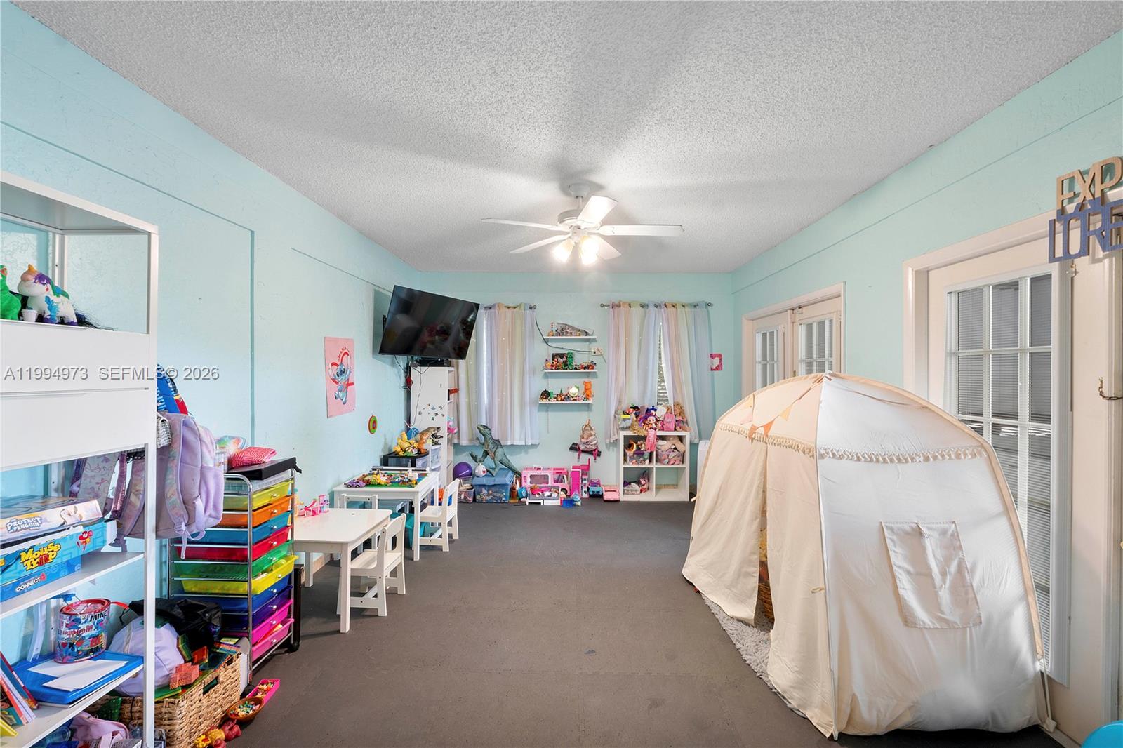 CORAL SPRINGS LAKES - Residential