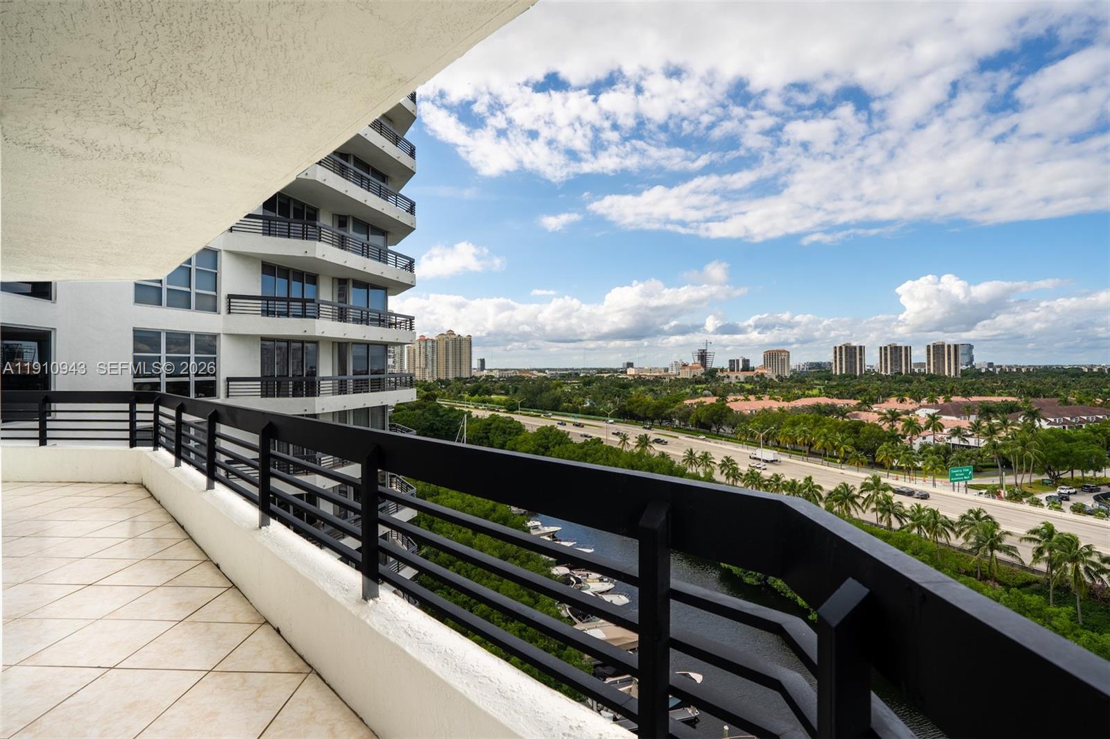 MYSTIC POINTE TOWER 400 C - Residential