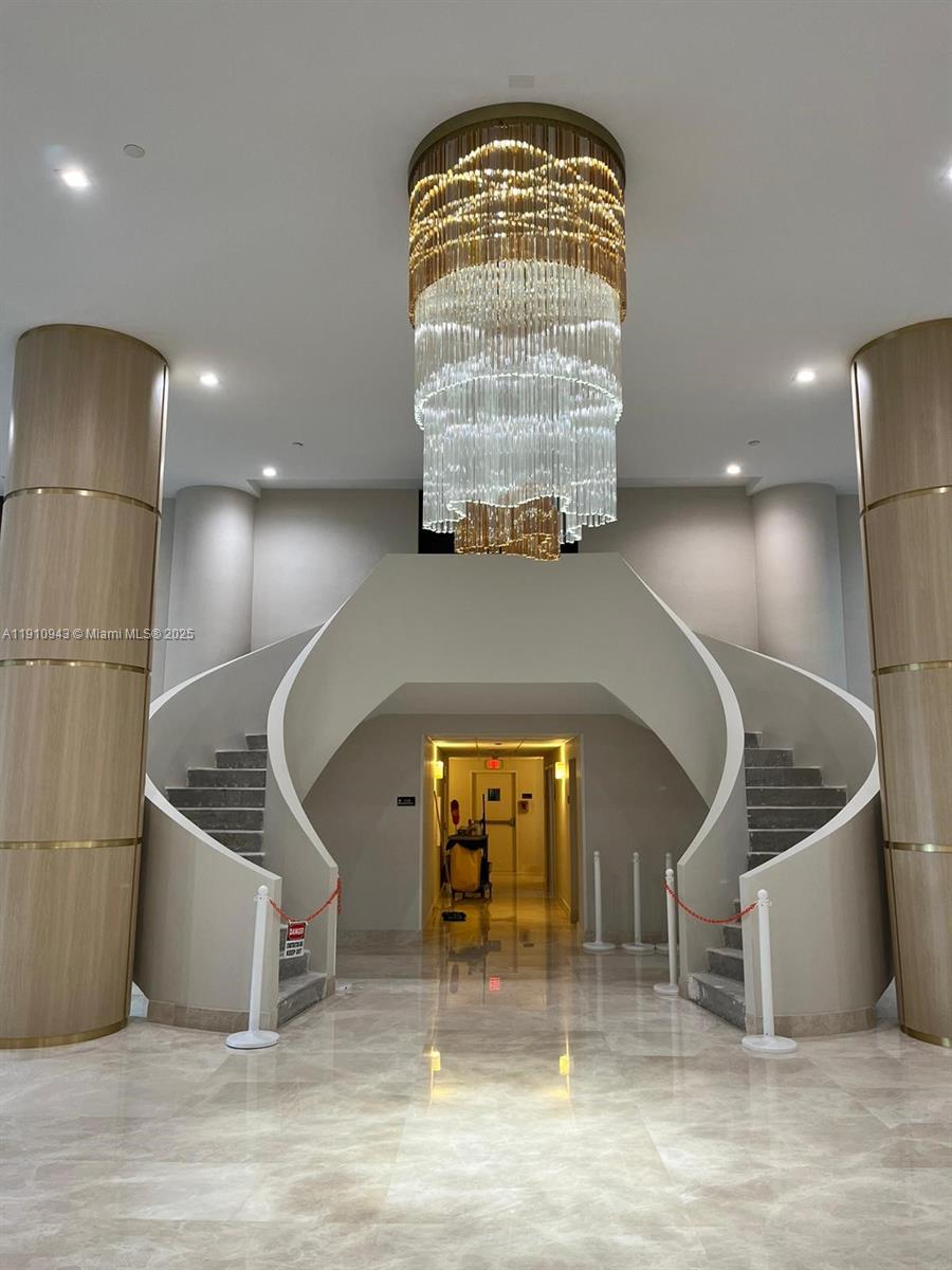 MYSTIC POINTE TOWER 400 C - Residential