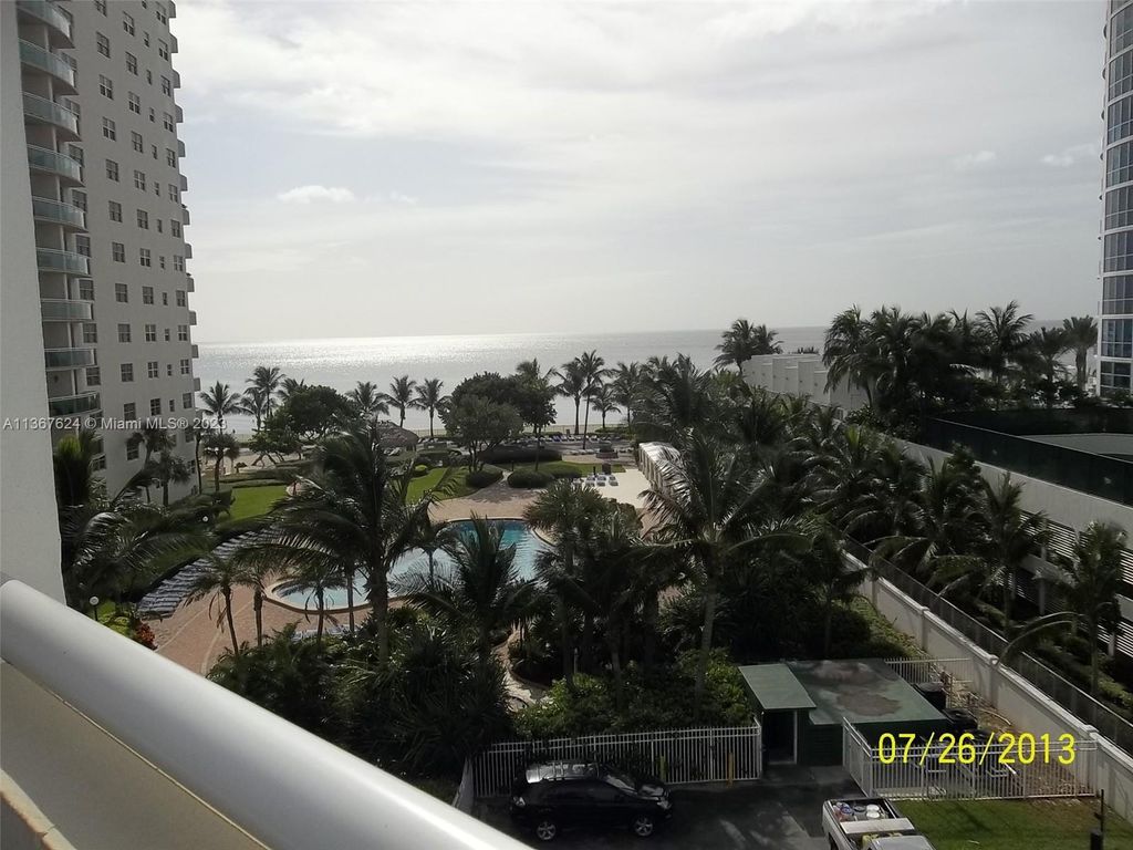 Photo of 3001 S Ocean Dr #527, Hollywood, FL 33019 (MLS # A11367624)