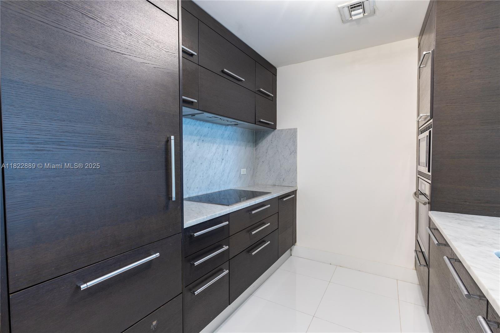 900 BISCAYNE BAY CONDO - Residential