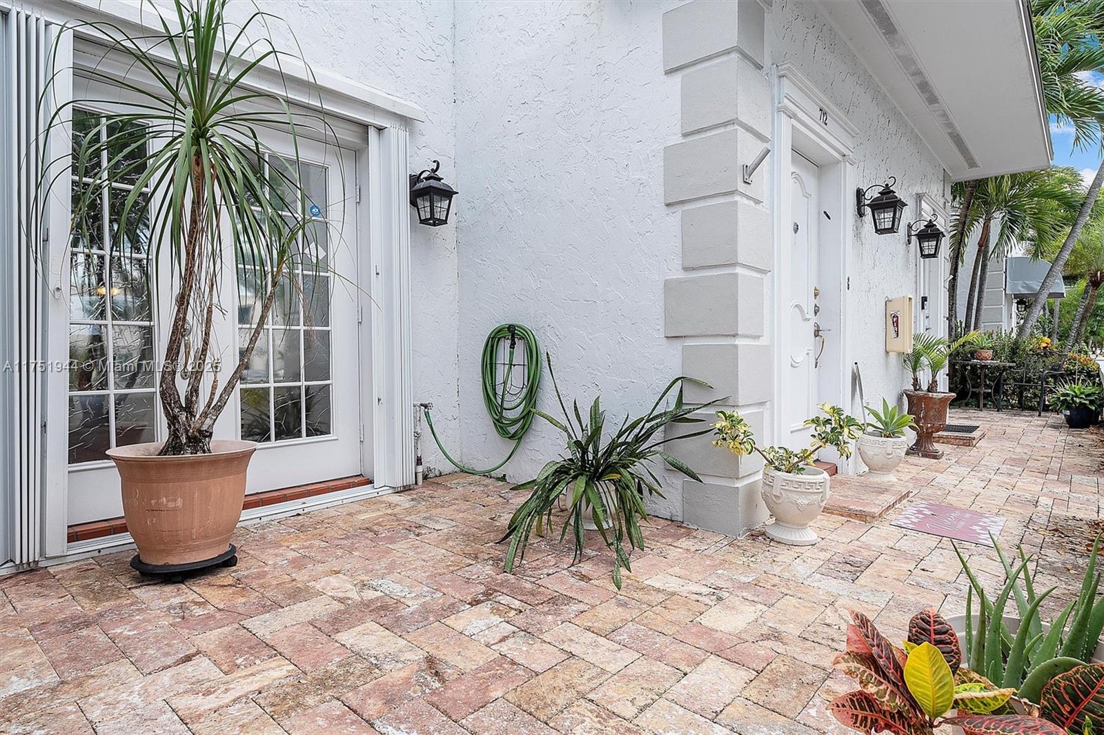 TOWNHOUSES OF VENETIAN PA - Residential