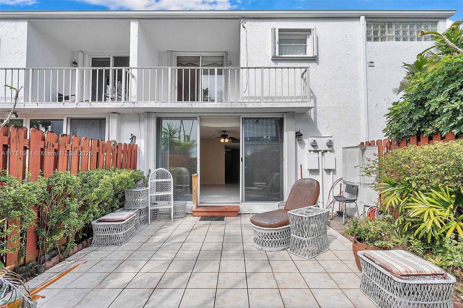 TOWNHOUSES OF VENETIAN PA - Residential
