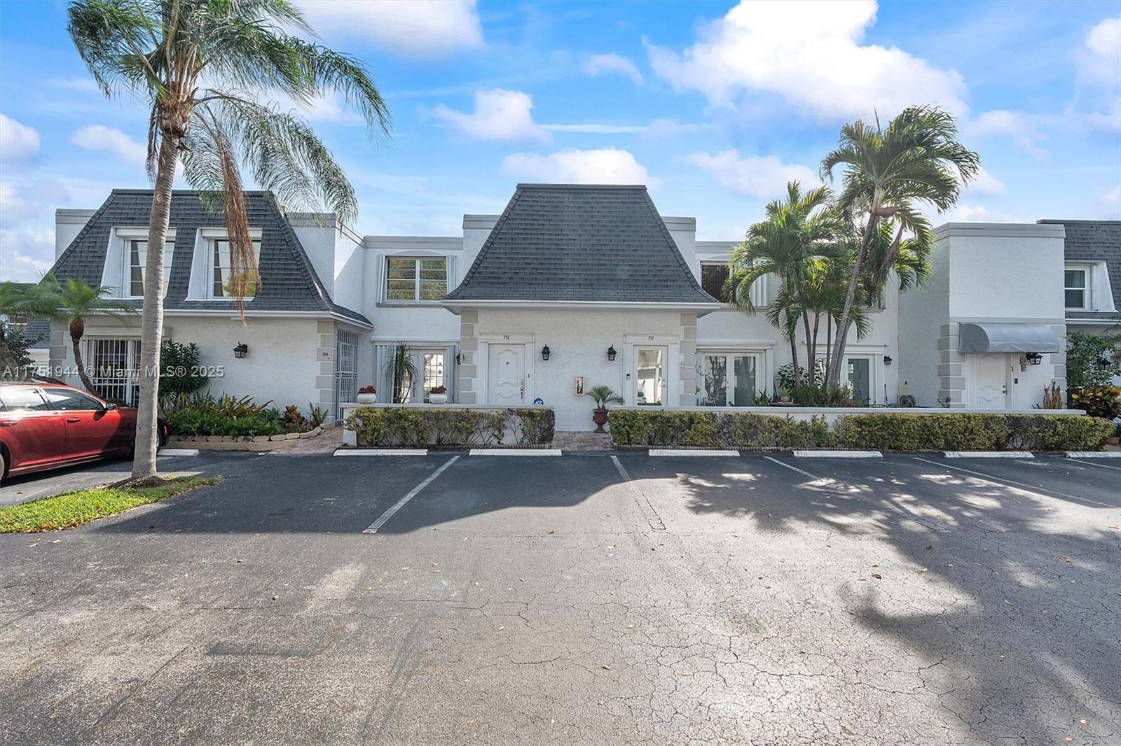 Property for Sale at 712 Ne 27th Ave, Hallandale Beach, Broward County, Florida - Bedrooms: 2 
Bathrooms: 3  - $500,000