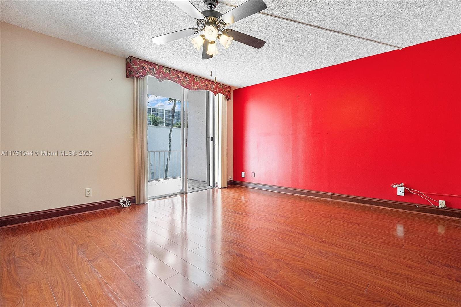 TOWNHOUSES OF VENETIAN PA - Residential