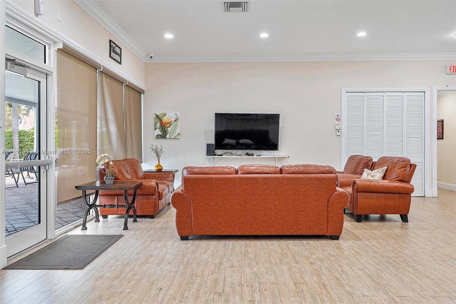 TOWNHOUSES OF VENETIAN PA - Residential