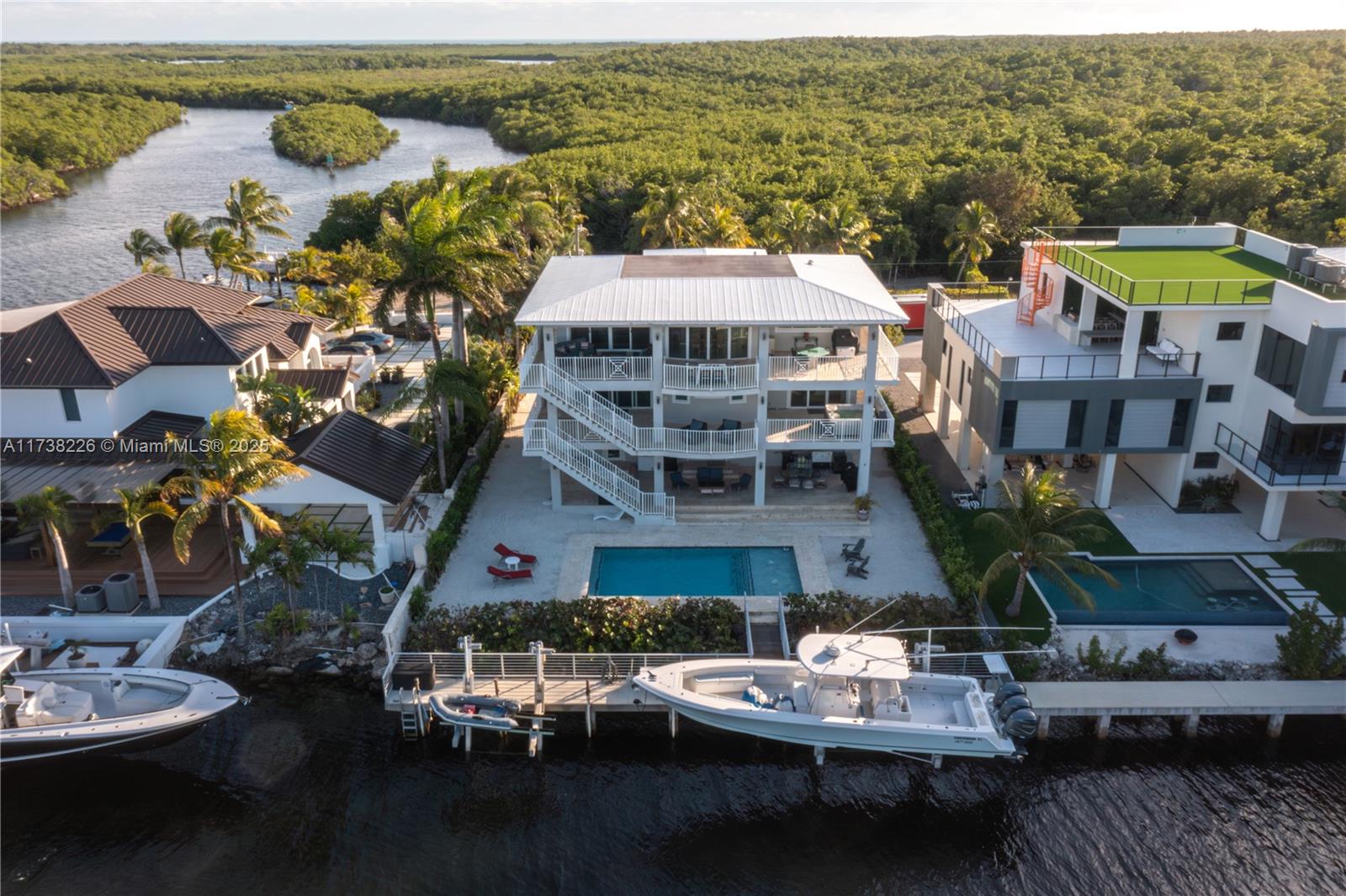 OCEAN ISLE ESTATE - Residential