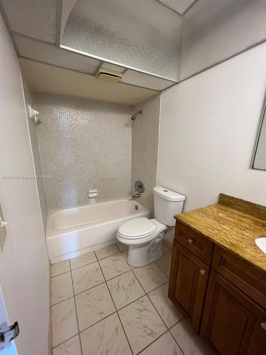 COURTYARDS OF BROWARD CON - Residential Lease