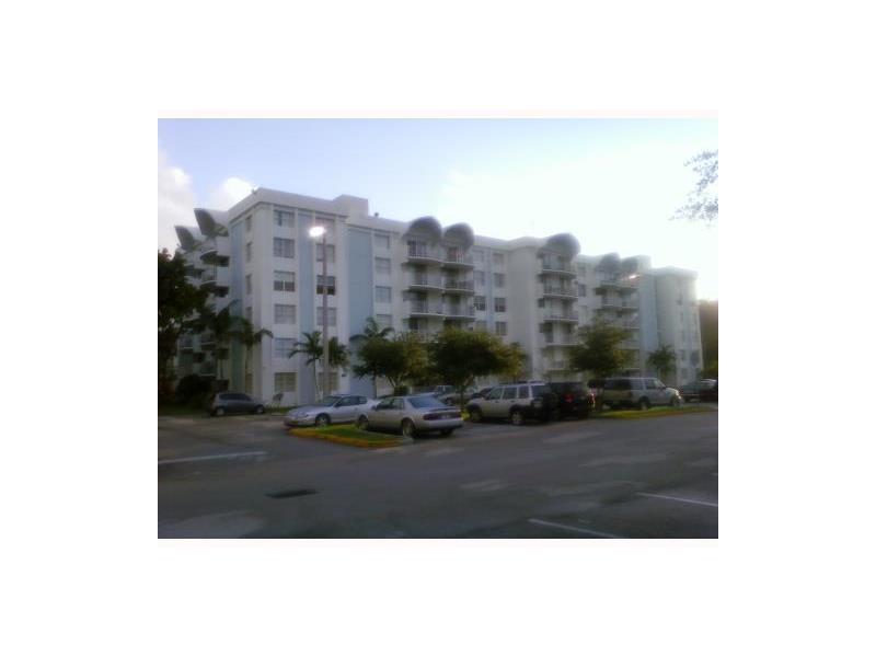Fully tiled 1 bedroom, 1 bathroom unit. Tenant occupied. Tenant has maintained it very well. Centrally located.