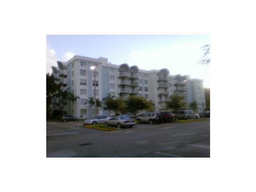 Fully tiled 1 bedroom, 1 bathroom unit. Tenant occupied. Tenant has maintained it very well. Centrally located.