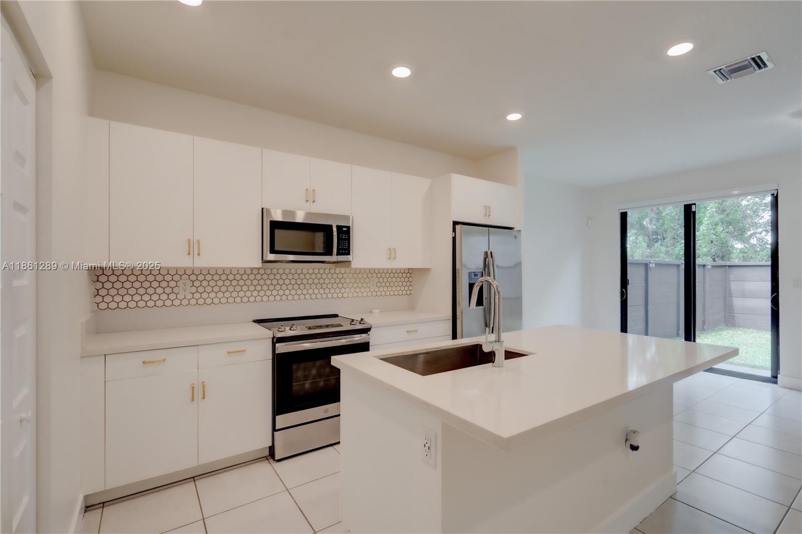 DUNNWOODY LAKE - Residential Lease