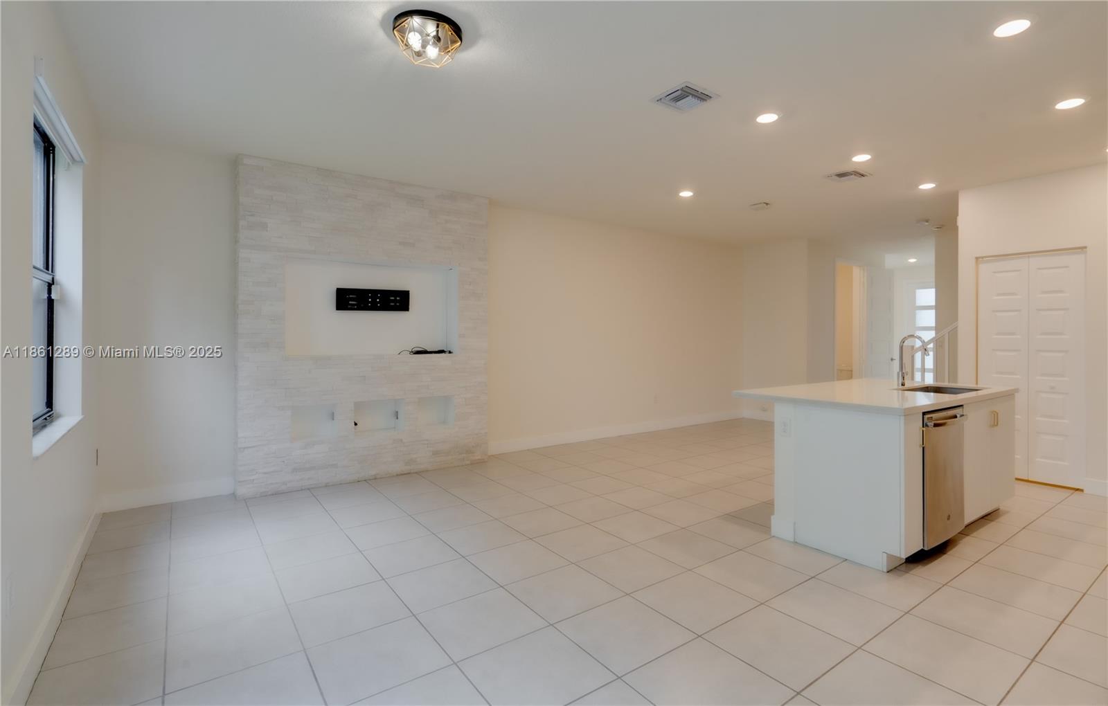DUNNWOODY LAKE - Residential Lease