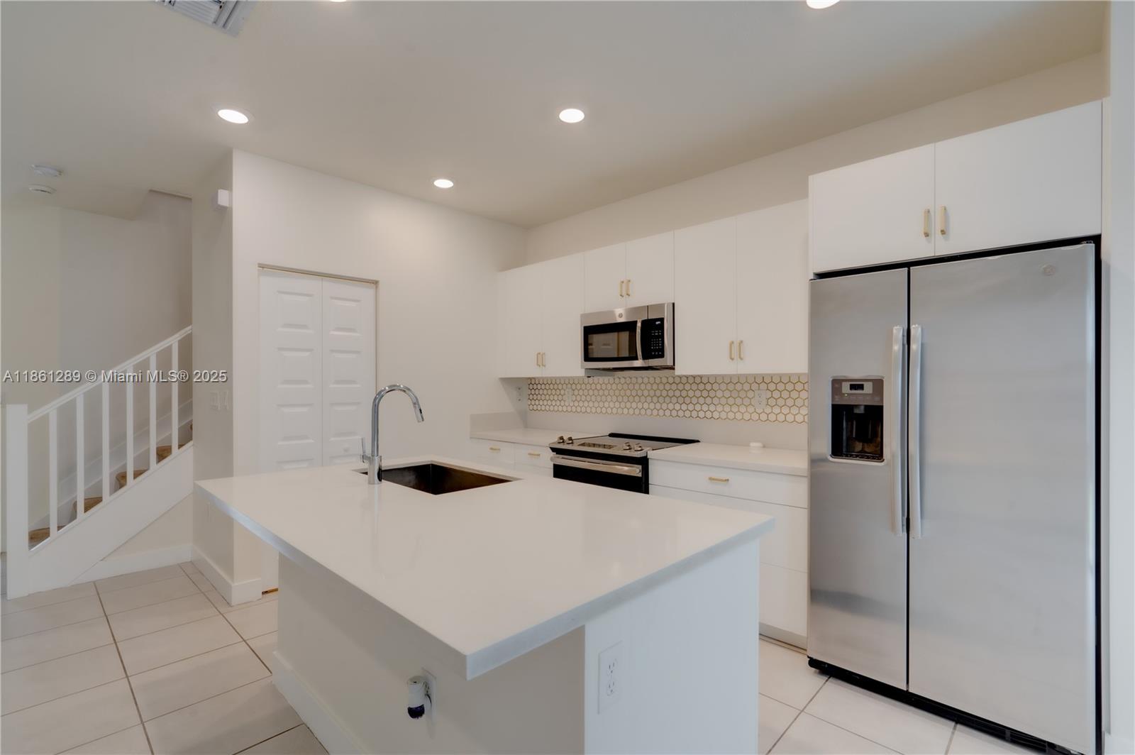 DUNNWOODY LAKE - Residential Lease