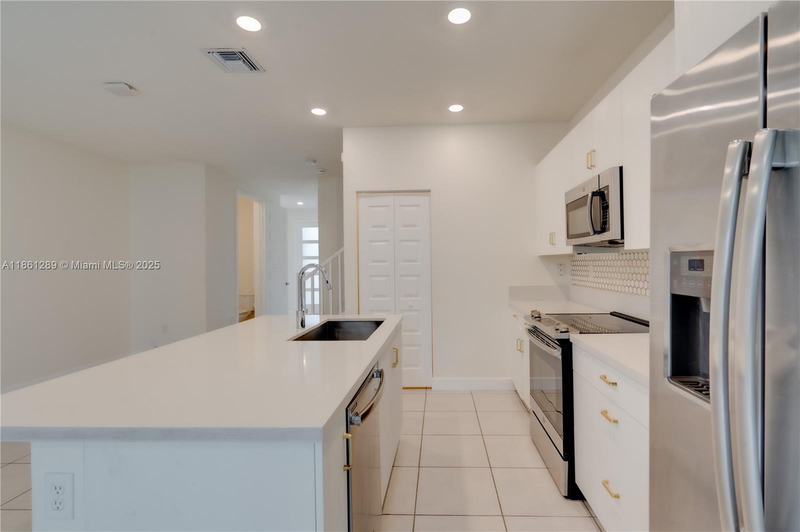 DUNNWOODY LAKE - Residential Lease